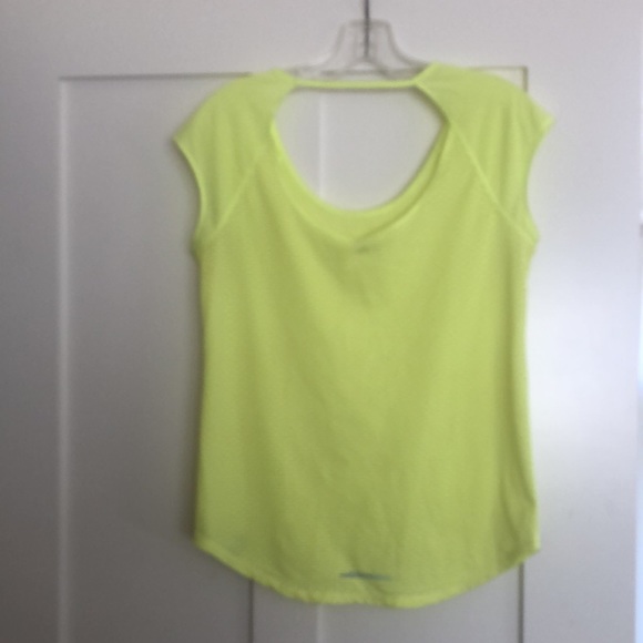 Exercise top with great ventilation! Great Color! Heat Gear brand. - Picture 2 of 3